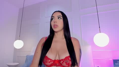 Snapshot of bella_vibes chatting on 03/04/26, 08:26 B E L L A online show from 03/04/26, 08:26