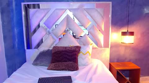 Snapshot of bella_volup chatting on 12/03/25, 05:11 bella_volup online show from 12/03/25, 05:11