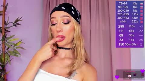 Snapshot of bella_white19 chatting on 09/25/25, 02:21 Bella White online show from 09/25/25, 02:21