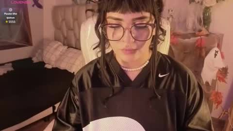 Bella  online show from 10/18/25, 07:58