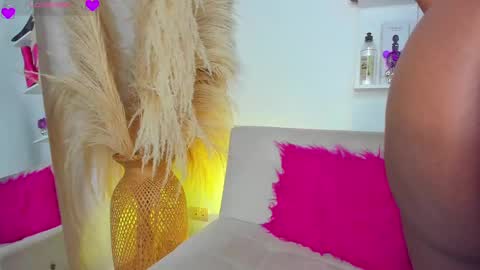 Bella Dajud online show from 03/02/25, 10:16