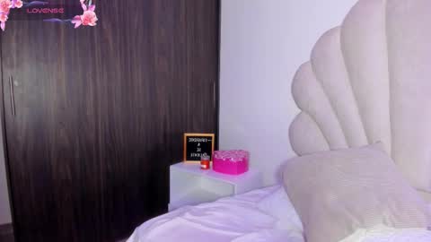 Bella Dajud online show from 10/21/25, 12:00