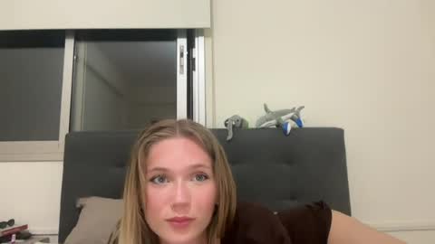 Snapshot of bellabloomx chatting on 05/26/26, 05:53 Bella Bloom online show from 05/26/26, 05:53