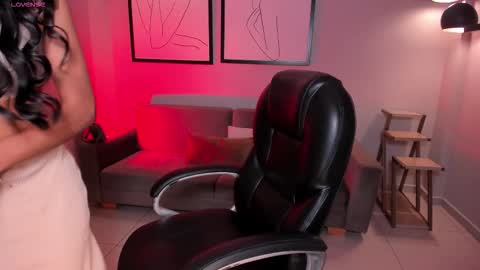  Bella C  online show from 11/17/25, 12:22