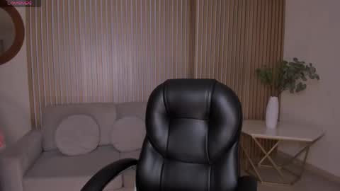 Snapshot of bellacarteer_ chatting on 05/15/26, 08:27 Bella C online show from 05/15/26, 08:27