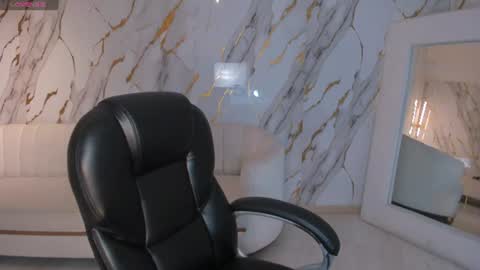 Snapshot of bellacarteer_ chatting on 06/18/26, 08:24 Bella C online show from 06/18/26, 08:24