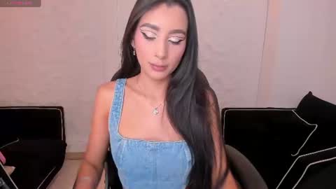 Snapshot of bellacarteer_ chatting on 06/21/26, 11:51 Bella C online show from 06/21/26, 11:51