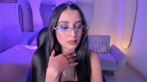 Snapshot of bellacarteer_ chatting on 07/22/26, 08:22 Bella C online show from 07/22/26, 08:22