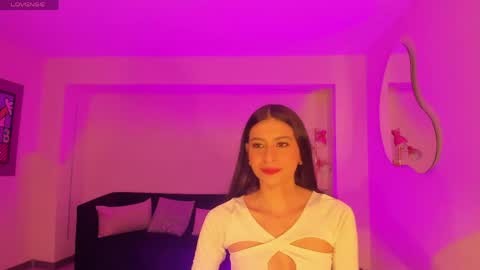 Snapshot of bellaconnor_ chatting on 04/23/26, 04:03 Bella online show from 04/23/26, 04:03