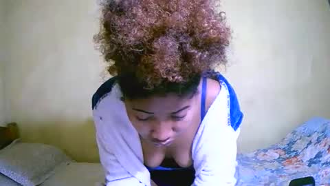 Snapshot of bellaena chatting on 10/11/25, 12:10 bellaena online show from 10/11/25, 12:10