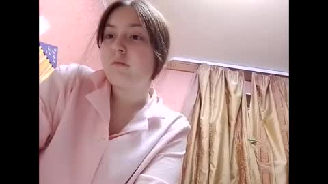 Snapshot of bellahadid8 chatting on 11/20/25, 07:46 Charming Hamster online show from 11/20/25, 07:46