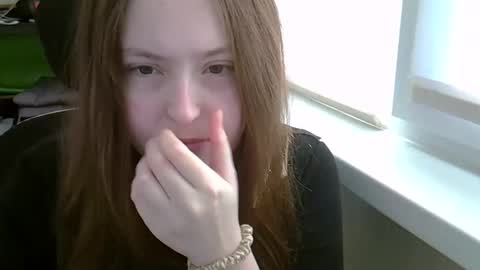 Snapshot of bellahadid8 chatting on 11/23/25, 11:54 Charming Hamster online show from 11/23/25, 11:54