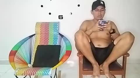 Snapshot of bellami_2508 chatting on 01/15/25, 03:33 Paola 22 and Andres 24 online show from 01/15/25, 03:33