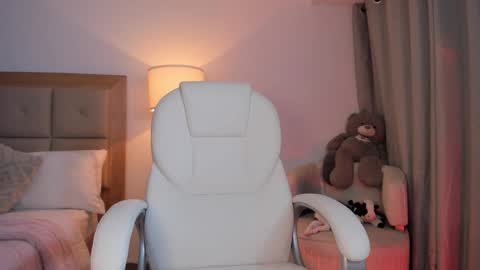 Bella Mia online show from 10/16/25, 01:17