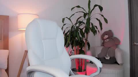 Snapshot of bellamia_ chatting on 03/15/26, 05:41 Bella Mia online show from 03/15/26, 05:41