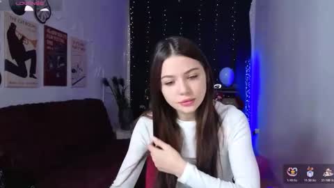 Snapshot of bellamollys chatting on 12/15/25, 08:29 bellamollys online show from 12/15/25, 08:29