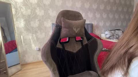 Snapshot of bellaparker_ chatting on 02/24/25, 11:10 bellaparker_ online show from 02/24/25, 11:10