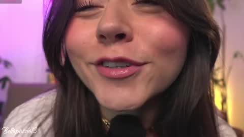 Snapshot of bellapazzia13 chatting on 06/12/26, 05:23 online show from 06/12/26, 05:23