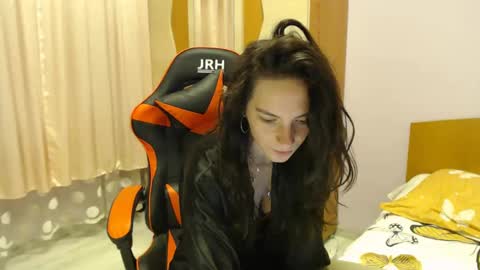 bellaqueen0701 online show from 02/16/25, 09:59