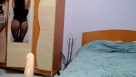 bellaqueen0701 online show from 02/28/25, 11:03