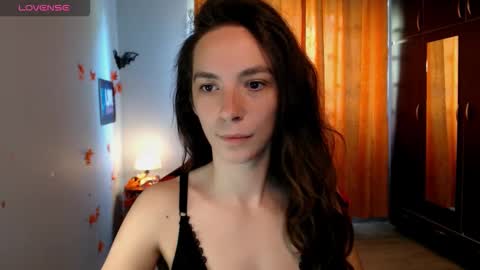 bellaqueen0701 online show from 10/10/25, 07:07