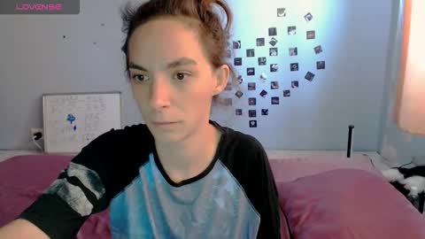 bellaqueen0701 online show from 11/21/25, 10:03