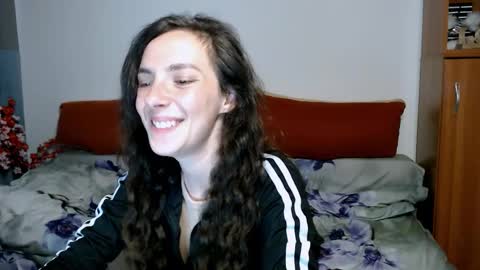 bellaqueen0701 online show from 12/21/25, 02:35