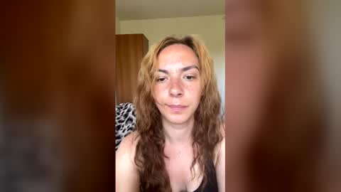 Snapshot of bellaqueen0701 chatting on 05/28/26, 08:44 bellaqueen0701 online show from 05/28/26, 08:44