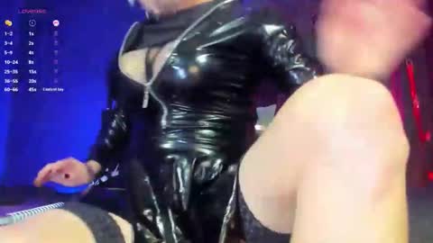 Snapshot of bellaqueen_sex chatting on 03/22/26, 06:11 bellaqueen_sex online show from 03/22/26, 06:11