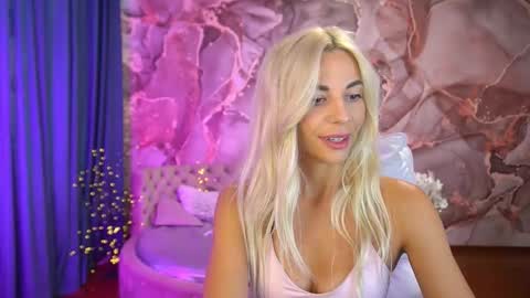 Snapshot of bellarayyy chatting on 09/21/25, 06:04 Bella online show from 09/21/25, 06:04