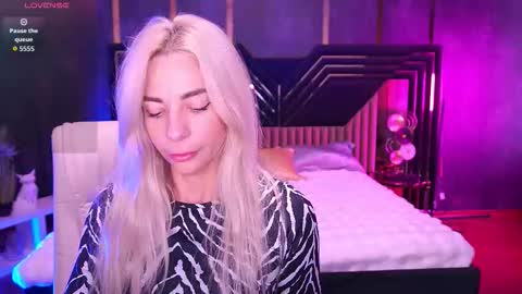 Bella online show from 11/28/25, 07:44