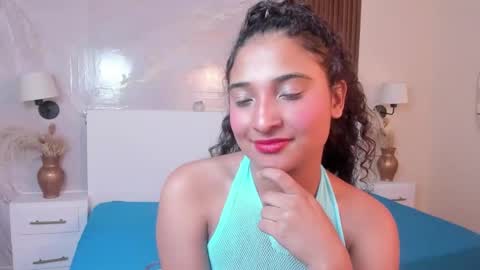 Snapshot of bellasky4 chatting on 09/20/25, 12:28 Bella online show from 09/20/25, 12:28