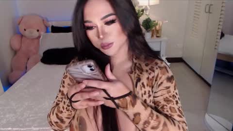 BELLA JONES online show from 01/06/25, 10:46