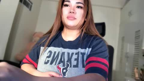 Snapshot of bellaswildcummer chatting on 02/07/26, 08:51 BELLA JONES online show from 02/07/26, 08:51