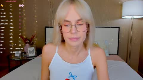 Snapshot of bellatip chatting on 04/19/26, 01:05 Bella online show from 04/19/26, 01:05