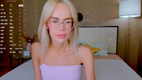 Bella online show from 06/10/26, 01:17