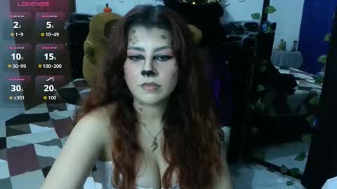 Snapshot of bellatrix_colen chatting on 10/31/25, 02:23 Aleja online show from 10/31/25, 02:23