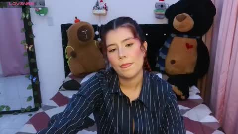 Snapshot of bellatrix_colen chatting on 12/17/25, 11:11 Aleja online show from 12/17/25, 11:11