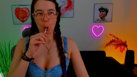 Bella. Ntmu online show from 03/01/25, 12:17