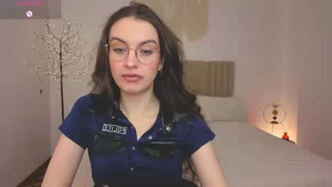 Snapshot of bellavibee chatting on 05/04/26, 01:07 Bella online show from 05/04/26, 01:07