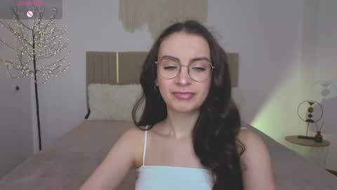 Snapshot of bellavibee chatting on 05/07/26, 12:54 Bella online show from 05/07/26, 12:54