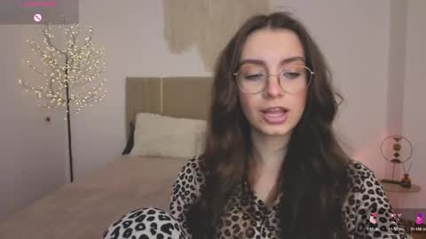Snapshot of bellavibee chatting on 05/11/26, 02:45 Bella online show from 05/11/26, 02:45