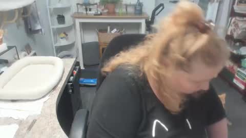 Snapshot of bellavoca chatting on 11/22/25, 10:31 Bellavoca online show from 11/22/25, 10:31