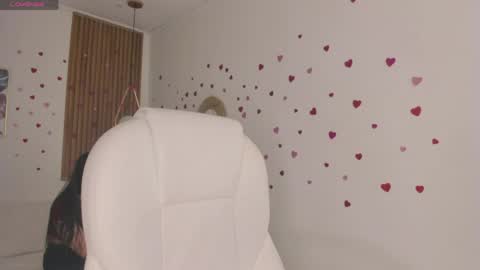 laukyubey             online show from 04/16/26, 01:34