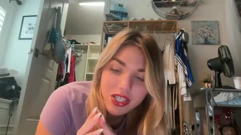 Bella 3 online show from 05/01/26, 03:16