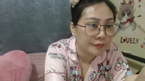 Snapshot of bellbabe chatting on 01/12/25, 10:56 Bella online show from 01/12/25, 10:56