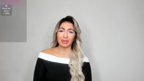 Snapshot of belle_hallle chatting on 12/31/24, 05:18 LucyJelly online show from 12/31/24, 05:18