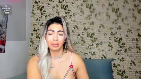 Snapshot of belle_hallle chatting on 01/02/25, 07:07 LucyJelly online show from 01/02/25, 07:07