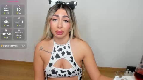 Snapshot of belle_hallle chatting on 01/11/25, 11:56 LucyJelly online show from 01/11/25, 11:56