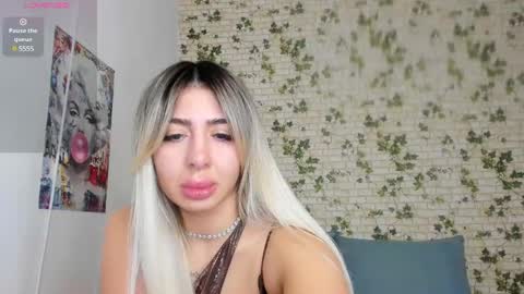 Snapshot of belle_hallle chatting on 01/14/25, 01:17 LucyJelly online show from 01/14/25, 01:17